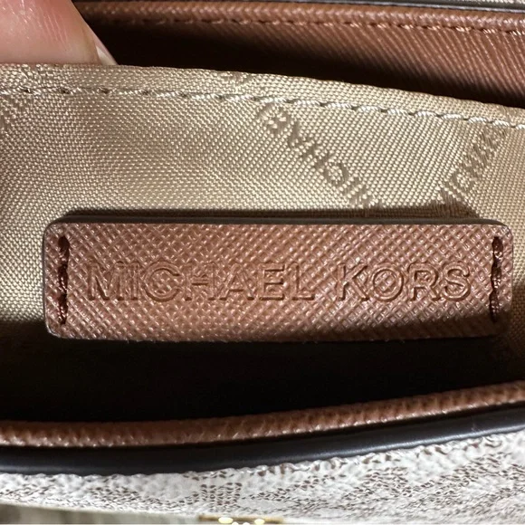 MICHAEL Michael Kors NWT Jet Set Convertible Pouchette Crossbody - Picture 9 of 13